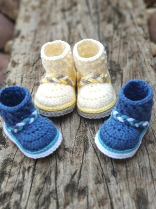 Baby Bootie Pattern - Criss Cross Stitched Cuff Baby Boot