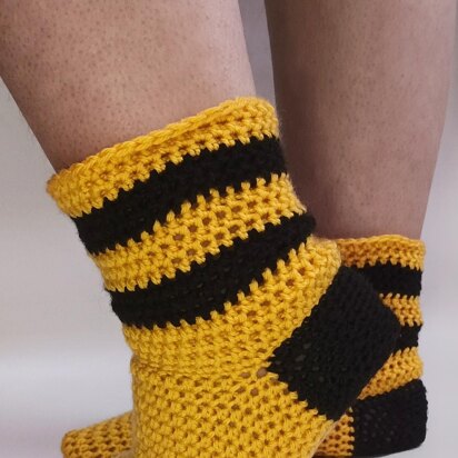 The 'bee' crochet socks