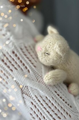 White sleeping kitten knitting pattern