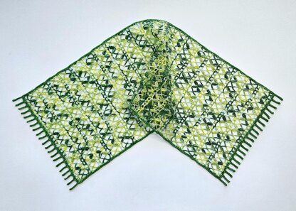 Clover Table Runner