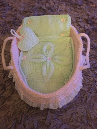 Dolls Moses basket