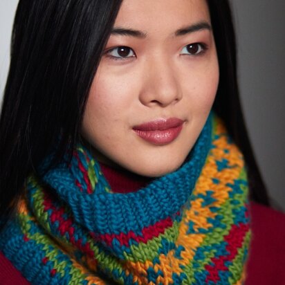 Bright Diamonds Cowl in Patons Classic Wool Roving