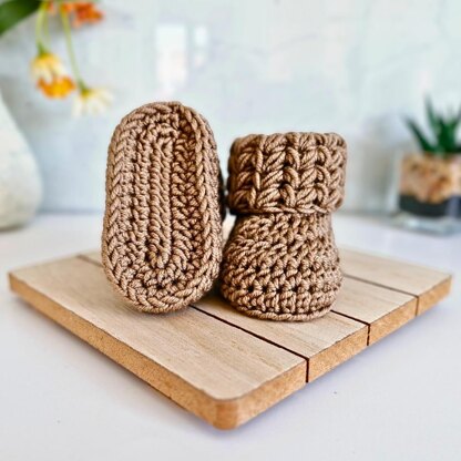 Baby Booties Puff 'V' Stitch