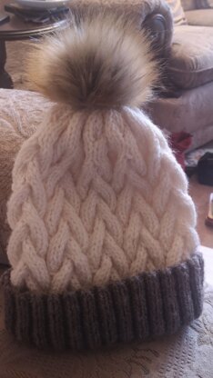 Nysa Bobble Hat