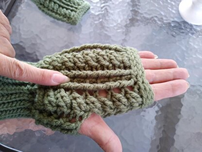 The Florentine Fingerless Gloves