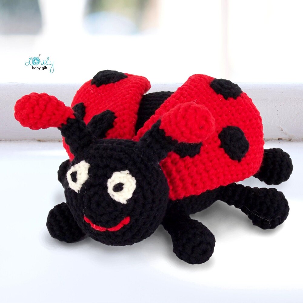 Pom Pom Ladybugs Pattern (Crafts) – Lion Brand Yarn