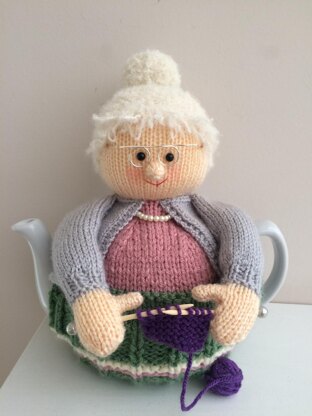 Knitting Nana tea cosy