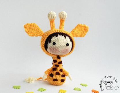 Small Giraffe Doll. Tanoshi series toy.