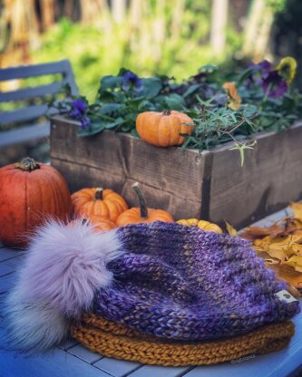 Mustard knitted hat with pom pom