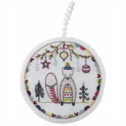 Un Chat Dans L'Aiguilles Christmas Fox Embroidery Kit