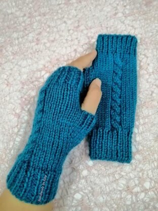 Single Cable Fingerless Mitts