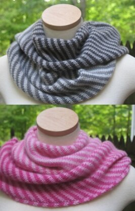 Jade Sapphire Endless Ombre Cowl (Free)