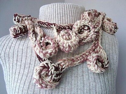 067, LARIAT OF ROSES COWL