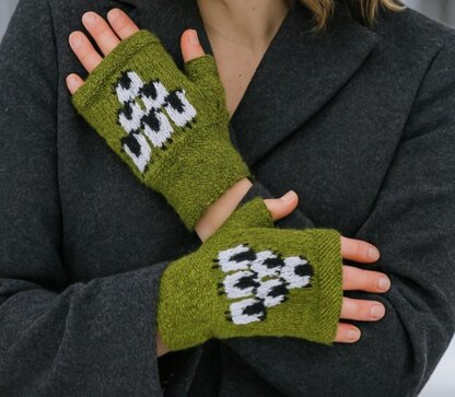 Ladies' Sheep Hat and Gloves