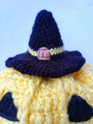 Crochet pumpkin with Witch hat