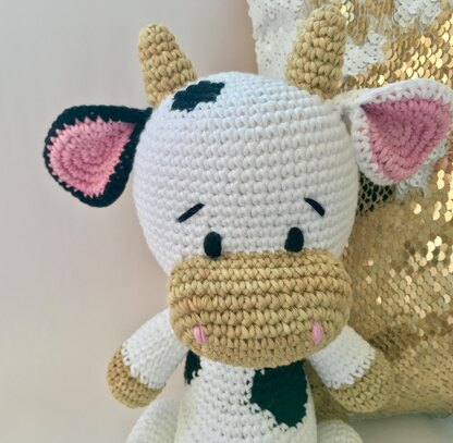 Moonir amigurumi cow