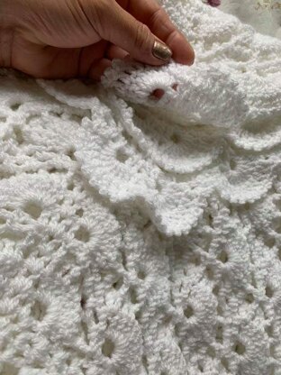 Fluffy meringue blanket and bobtail baby cardigan