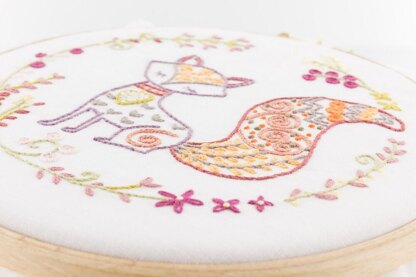 Un Chat Dans L'Aiguille Bernard the Fox Contemporary Printed Embroidery Kit