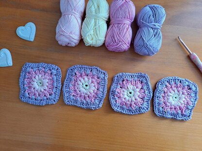 Crochet Daisy Granny Square Pattern