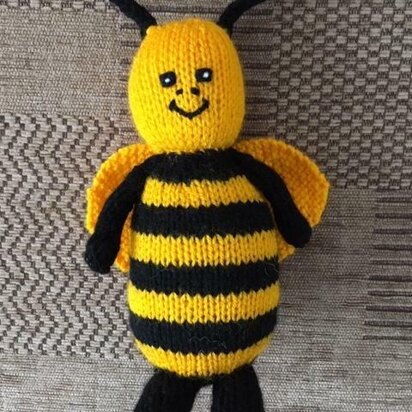 MR BUMBLE - knitting pattern