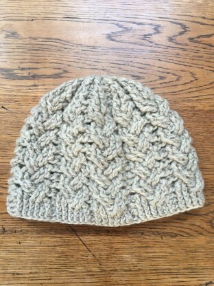 Warm and water-repellent woollen cable beanie