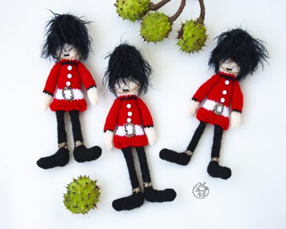 Queens guard ornament  knitting flat