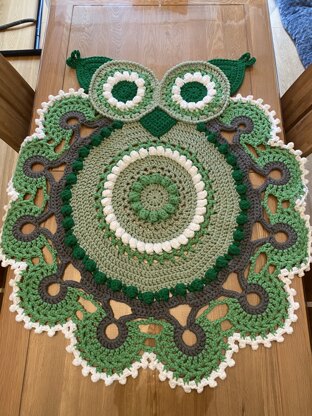 Green Retro owl rug
