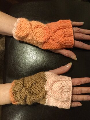 Women’s wrist warmers