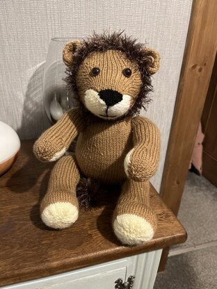 Lion (Knit a Teddy)