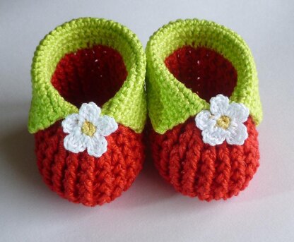 Baby strawberry booties