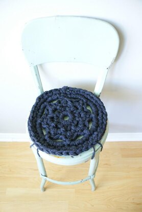 Super Chunky Crochet Stool Cover (12" diameter) (pillow001)