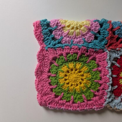Patchwork Petals Pullver