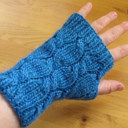 Twistler Wristwarmers - knitting pattern