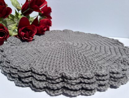 Scallop Edged Placemat