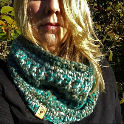 Mottled Green Cowl