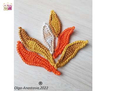 Leaves in three sizes in autumn crochet decor