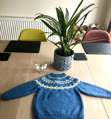 Baby or toddler jumper with patterned yoke