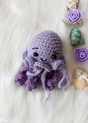 Jellyfish crochet pattern, small amigurumi sea creature pattern