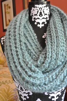 Chunky Uneven Rib Stitch Infinity Scarf