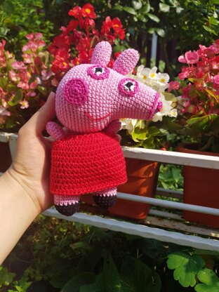Pink pig with red dress crochet pattern