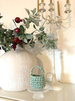 Little Organizing Basket with T-shirt yarn