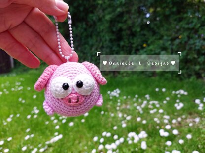 Piggy amigurumi keychain