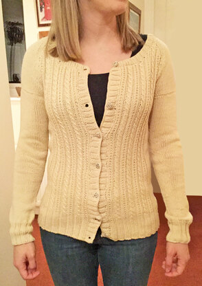 Cable cardigan in worsted yarn