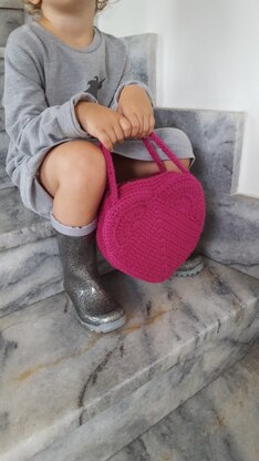 Ravelry: Heart Bag pattern by MadeByAsya