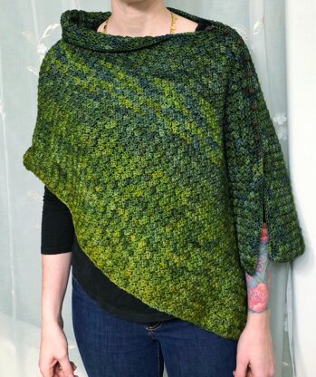 Vogueish Poncho in Ivy