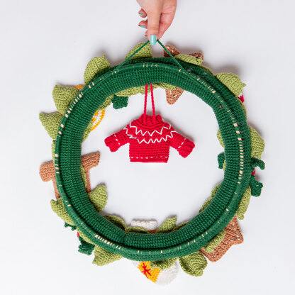 Gingerbread Christmas Wreath - Free Christmas Decorations Crochet Pattern in Paintbox Yarns Cotton DK