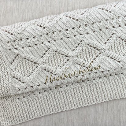 Baby Blanket with Large Diamonds