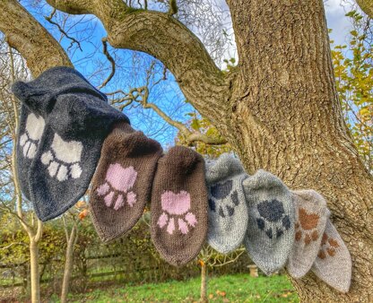 Paw Print Socks in DK