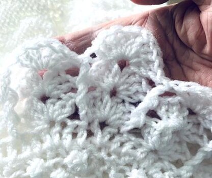 3 STITCH BABY SHAWL