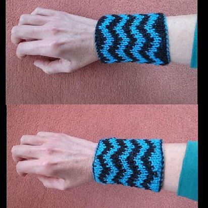 Reversible Zigzag wristlet